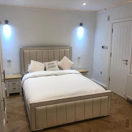 Stylish 2-Bedroom Getaway In The Heart Of Chelsea Λονδίνο Εξωτερικό φωτογραφία